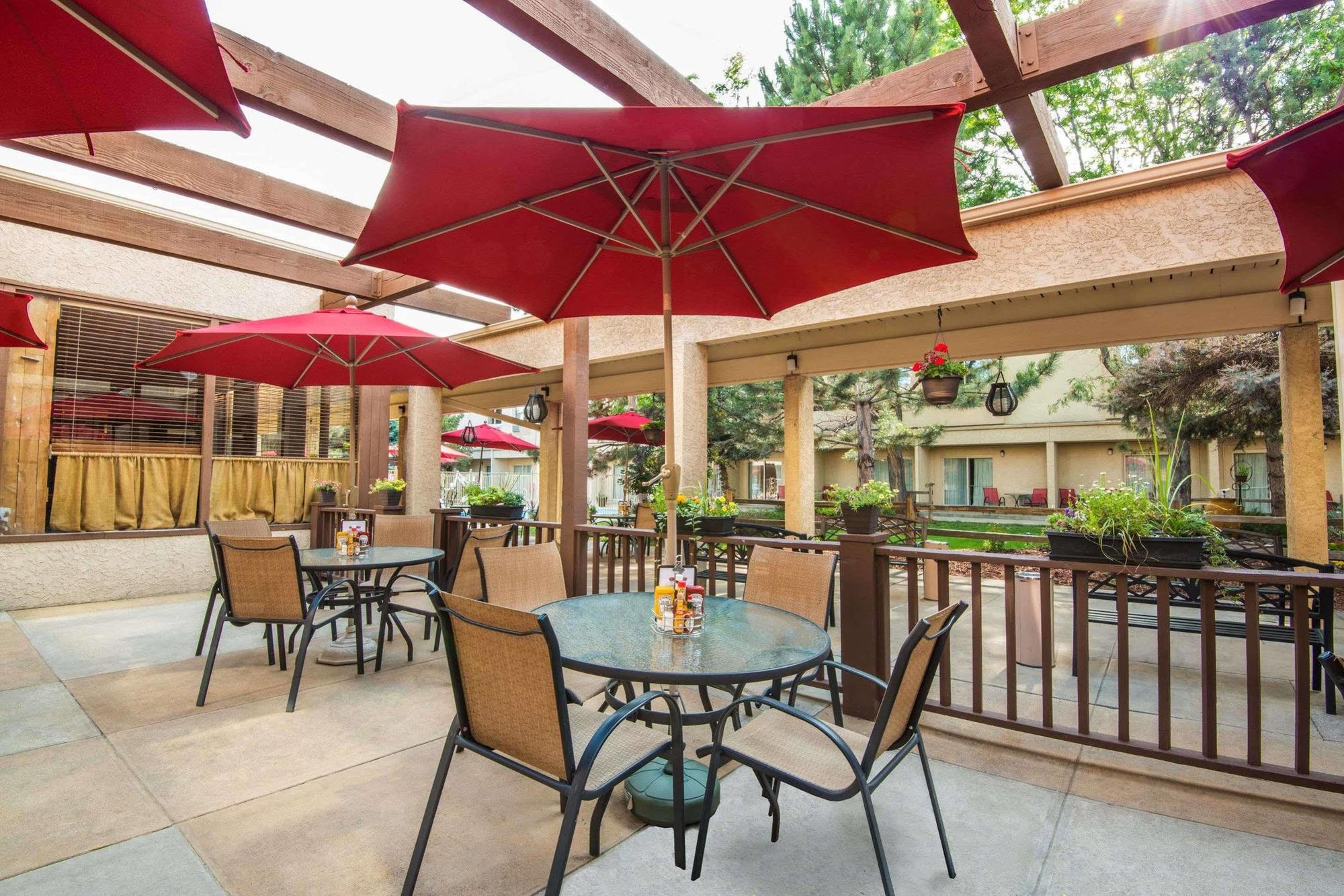 Ramada By Wyndham Denver Downtown Exterior photo