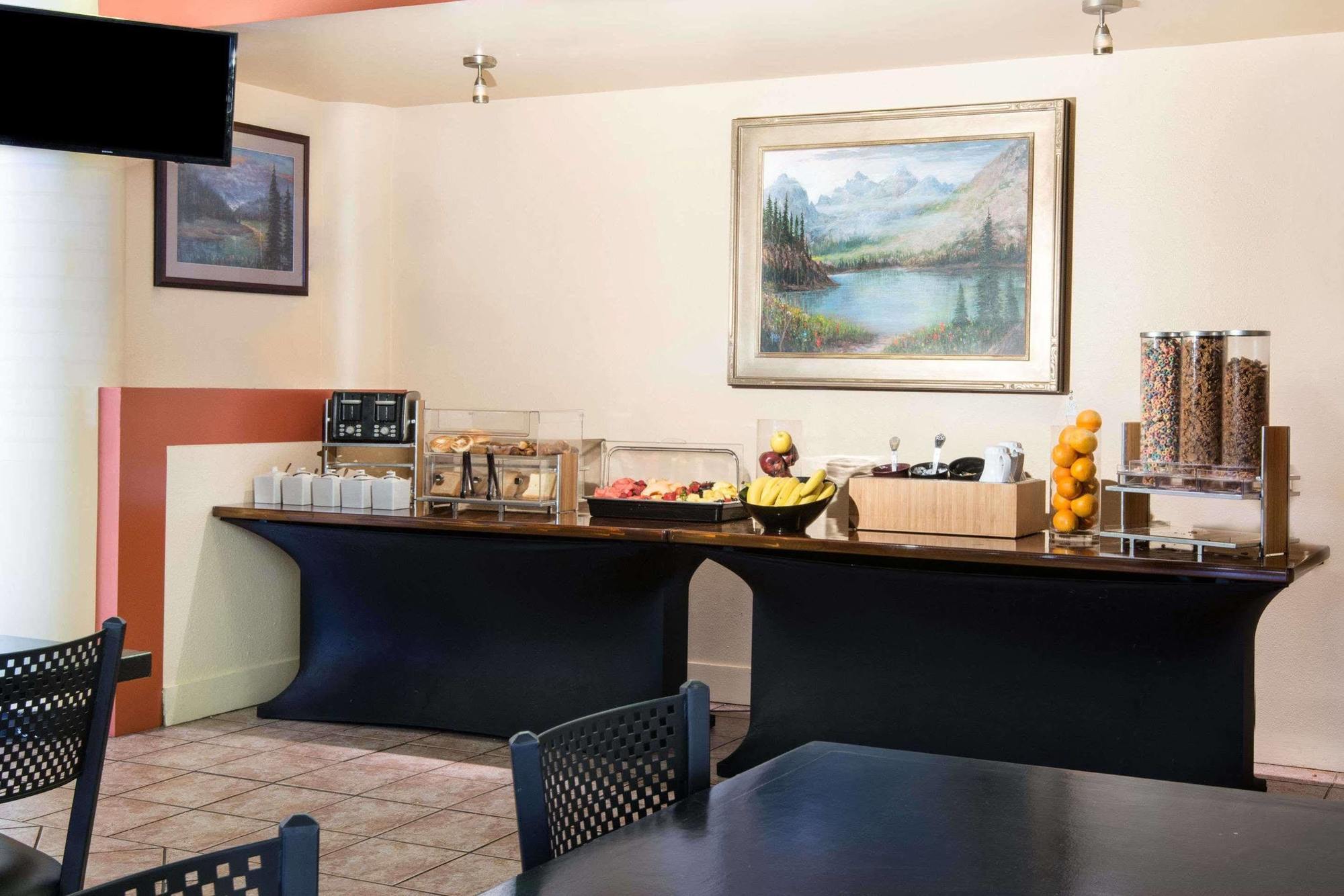 Ramada By Wyndham Denver Downtown Exterior photo